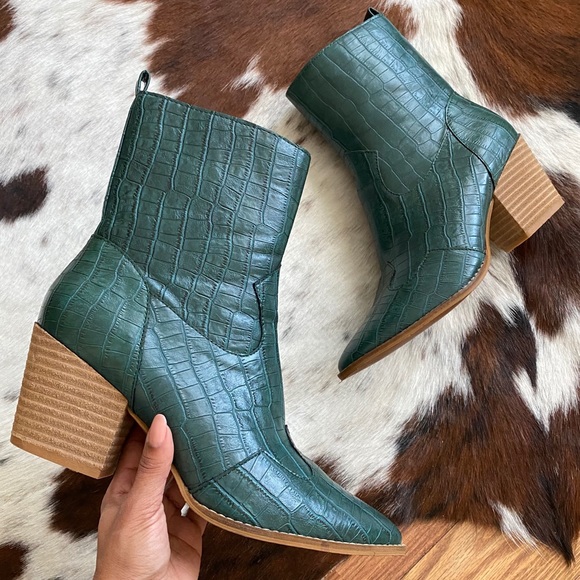 CCOCCI Shoes - CCOCCI Green Croc Embossed Pointed Toe Boots 10